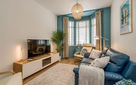 Central Belfast Apartments Chic Luxe R&R
