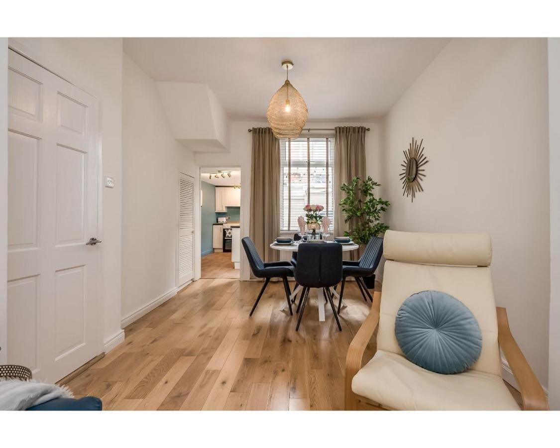 Central Belfast Apartments Chic Luxe R&R Exterior photo