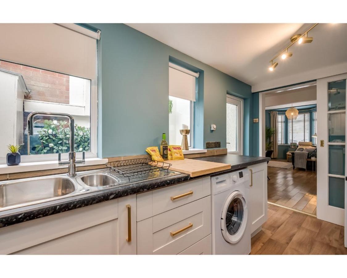 Central Belfast Apartments Chic Luxe R&R Exterior photo