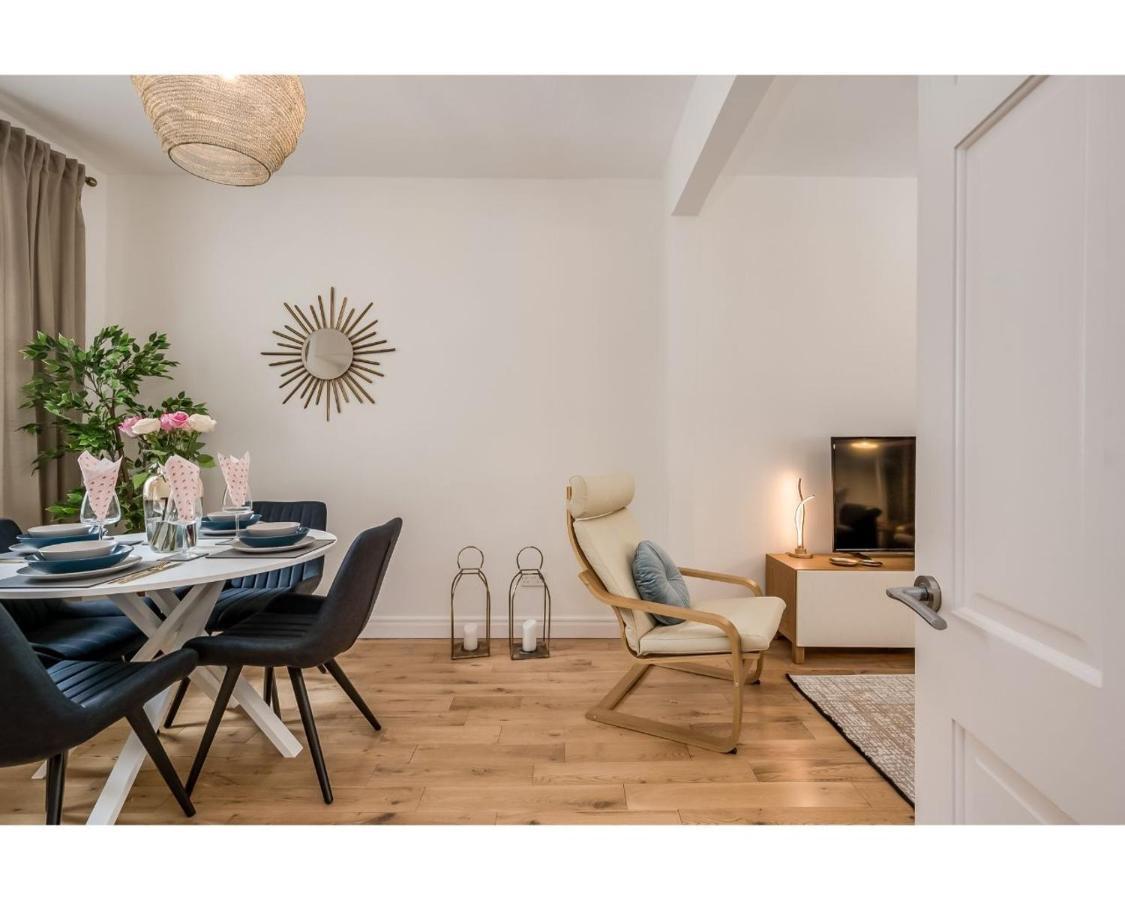 Central Belfast Apartments Chic Luxe R&R Exterior photo