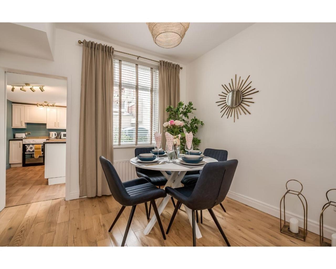 Central Belfast Apartments Chic Luxe R&R Exterior photo