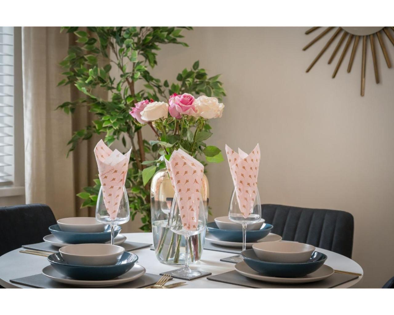 Central Belfast Apartments Chic Luxe R&R Exterior photo