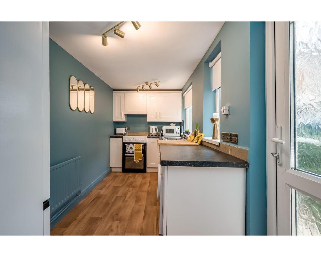 Central Belfast Apartments Chic Luxe R&R Exterior photo